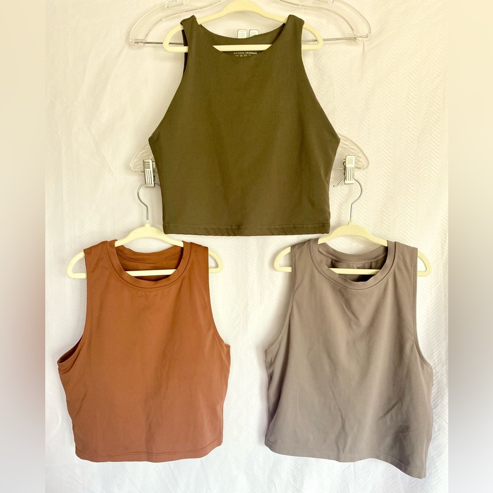 LOT of 3 Gym Workout Hiking Sleeveless Crop Tank Tops Removable Bra Pads Sz Sml